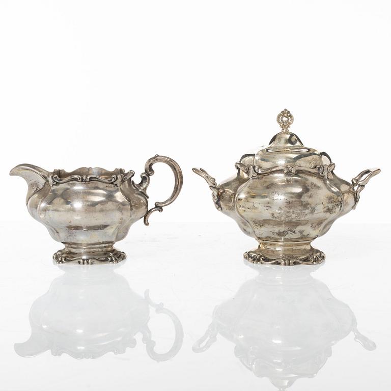 Gräddkanna och sockerskål, silver, importstämplar av CF Carlman, Stockholm 1930.