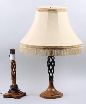 BORDSARMATURER, 2 st, trä, 1920-tal.