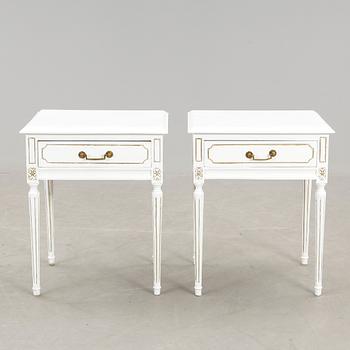 SÄNGBORD, ett par, gustaviansk stil, 1900-tal.