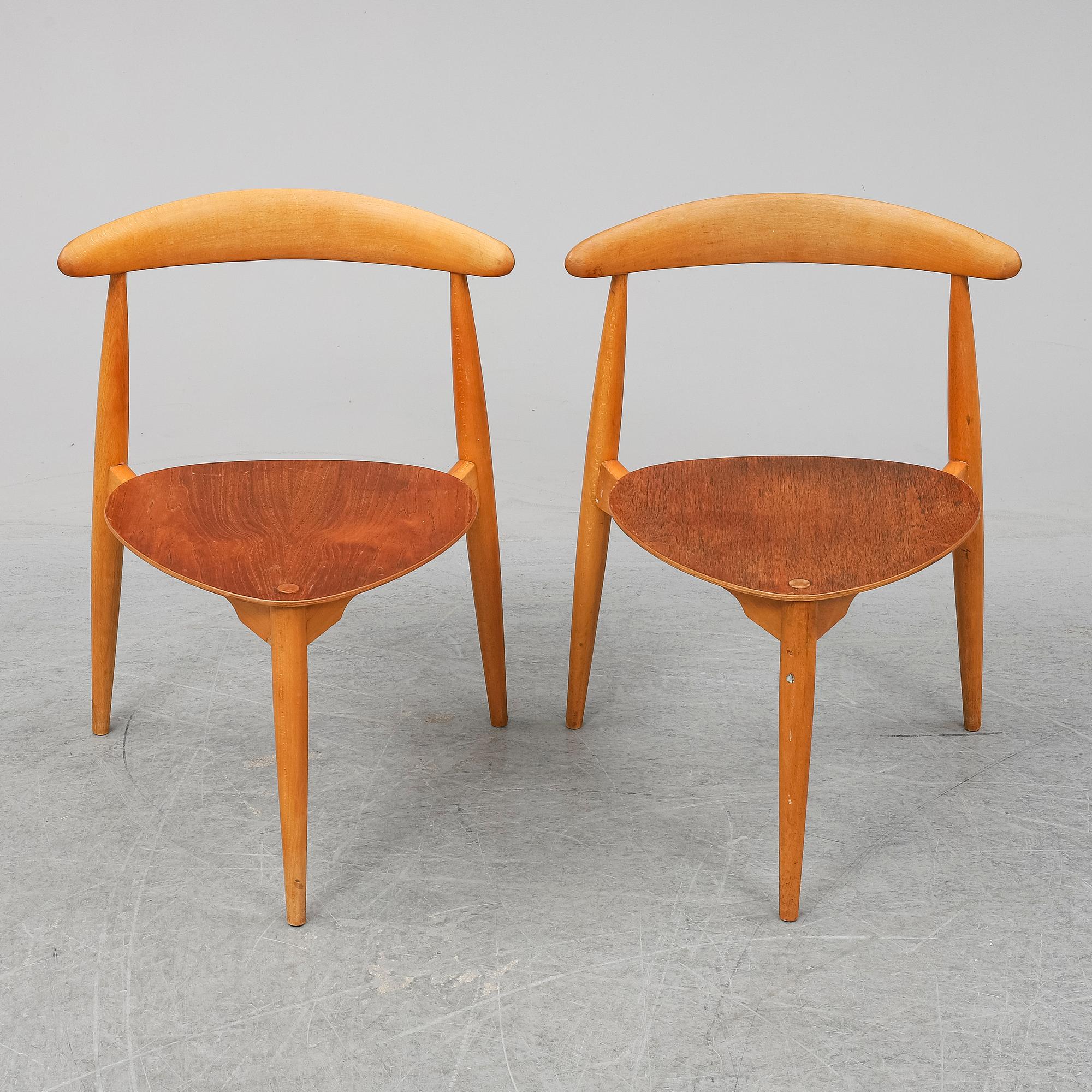 HANS J WEGNER, "Hjerte- set", matbord med sex stolar, Fritz Hansen, Danmark 1950-tal.