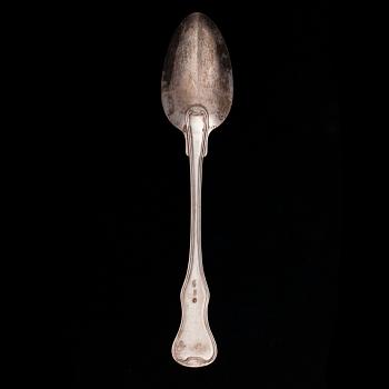 ATERIMIA, 26 osaa, hopeaa, veitsissä metalliterät, todenn. vuosisadanvaihde 1800/1900. Yht. paino 1919 g.