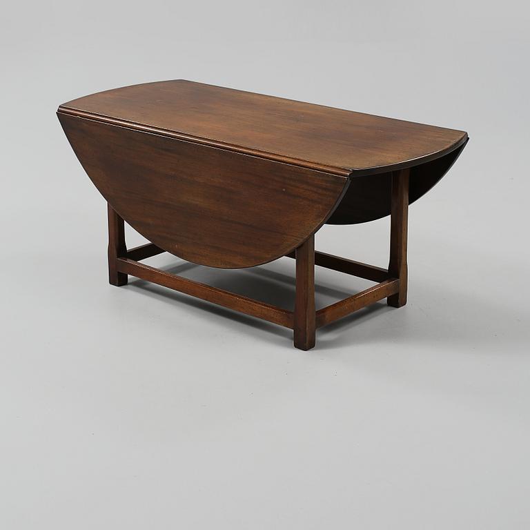 SOFFBORD, mahogny, 1900-talets andra hälft.