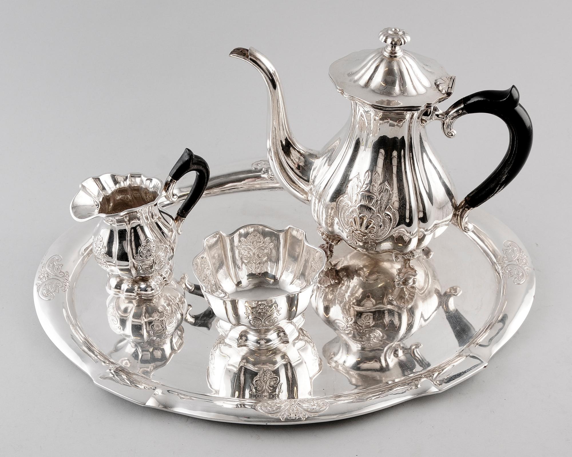 KAFFESERVIS, 4 del, silver, handsmide, tot vikt  1400 g. inkl trähandtag.