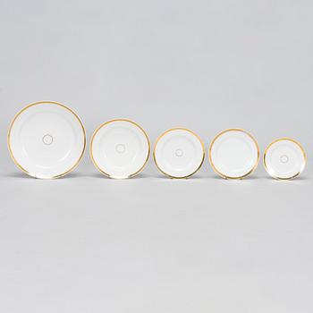 Matservis, 117 delar, enstaka stämplade Pirkenhammer, 1900-talets början.