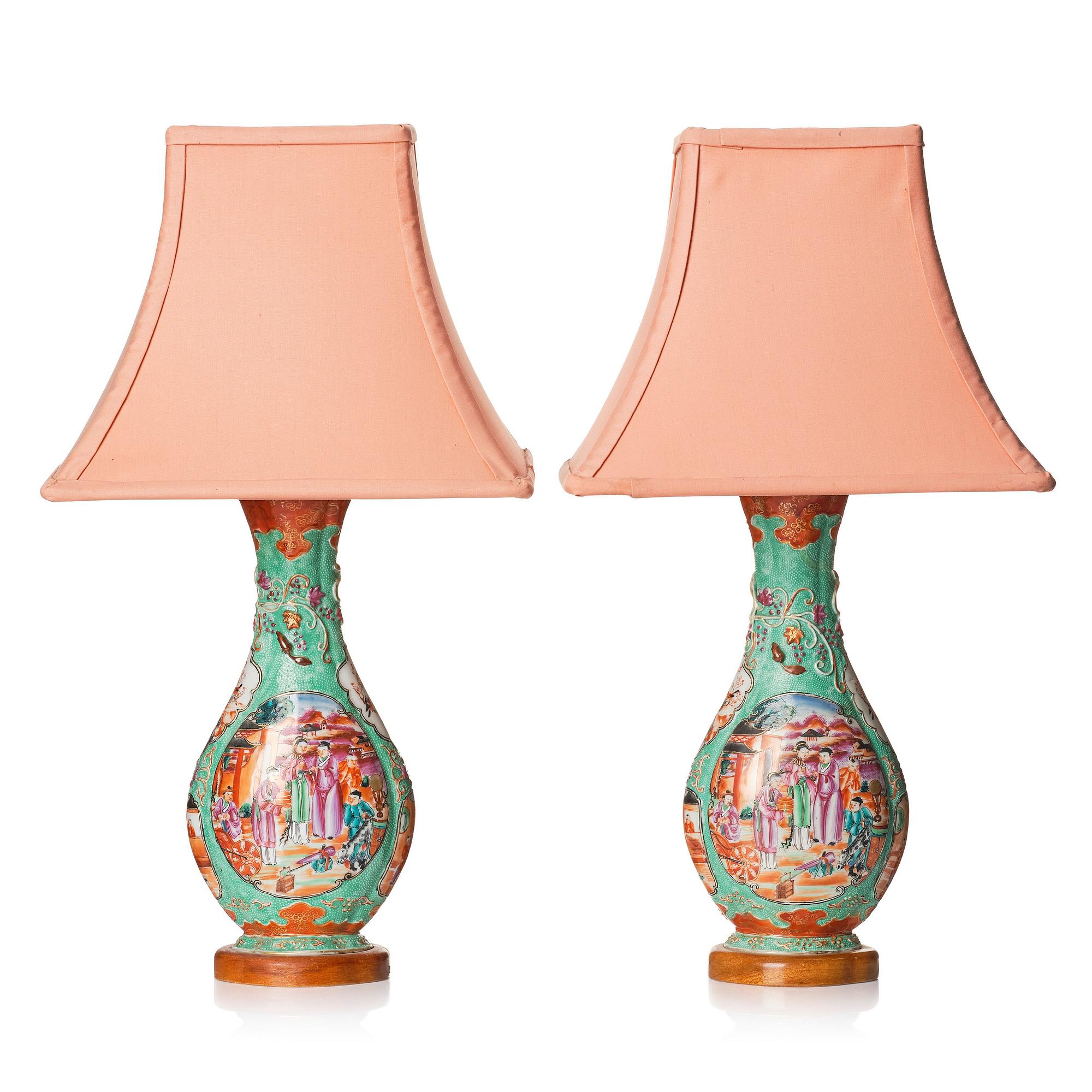 A pair of Chinese porcelain vases made in to lamps, Qing dynasty, circa 1800.