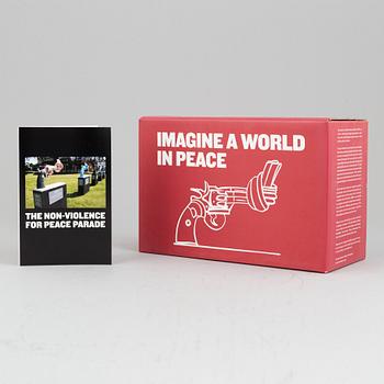 Carl Fredrik Reuterswärd, a Non-Violence Project Foundation scultpure, 2014.