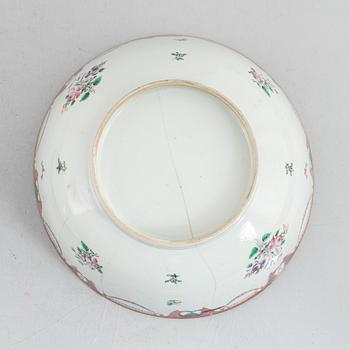 Två bålskålar, porslin, Kina, Qingdynastin, 1700-tal.