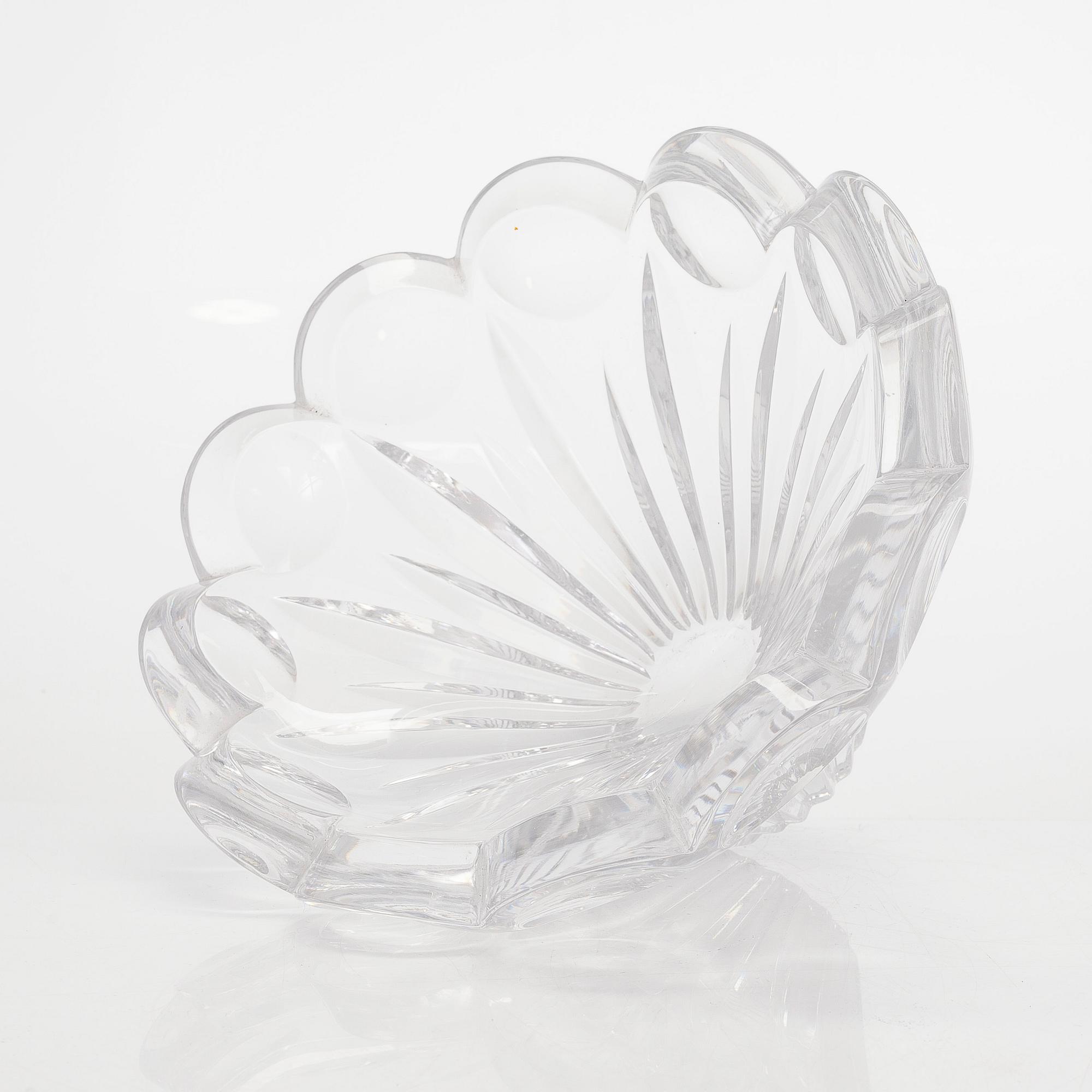 Aimo Okkolin, A cut crystal glass vase, bowl, model 6553, signed Aimo Okkolin Riihimäen Lasi oy.