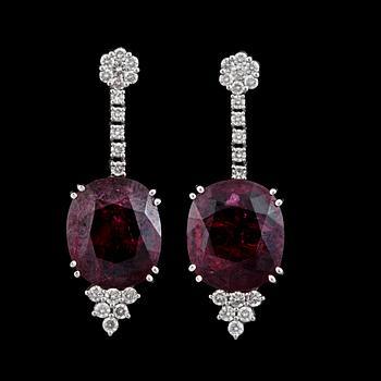 1100. A pair of 16.98 cts / 15.42 cts natural red spinel and diamond earrings. Total carat weight of diamonds circa 0.90 ct.
