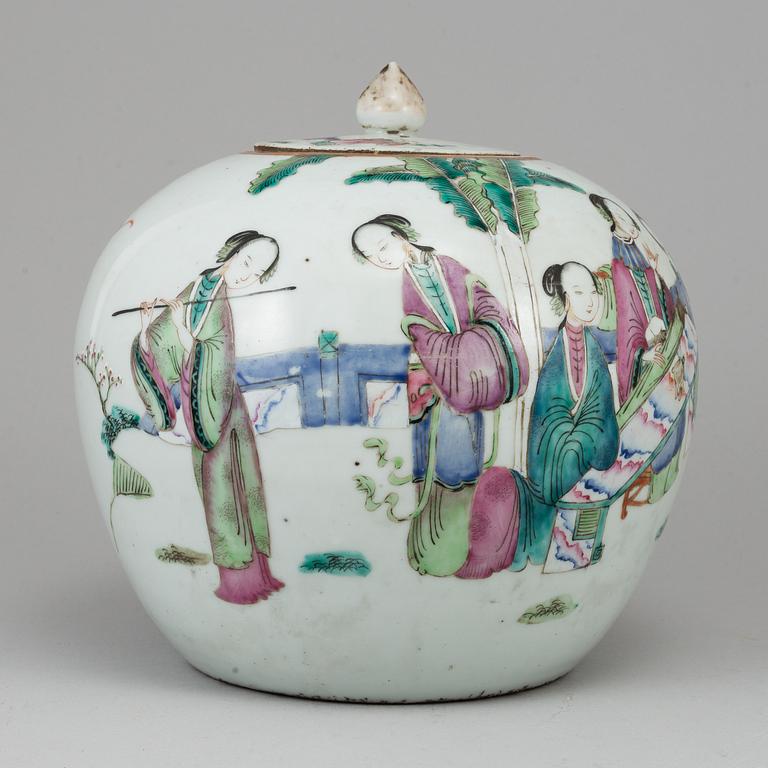 A famille rose jar with cover, Qing dynasty, 19th century.