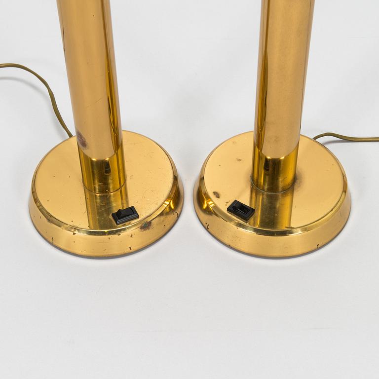 A pair of HKA 11 tablelamps from Helsingin Kaasuvalo, the latter half of the 20th century.