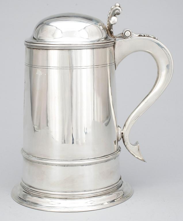 DRYCKESKANNA, silver, bär inskription "1737", tot vikt 946 gram.