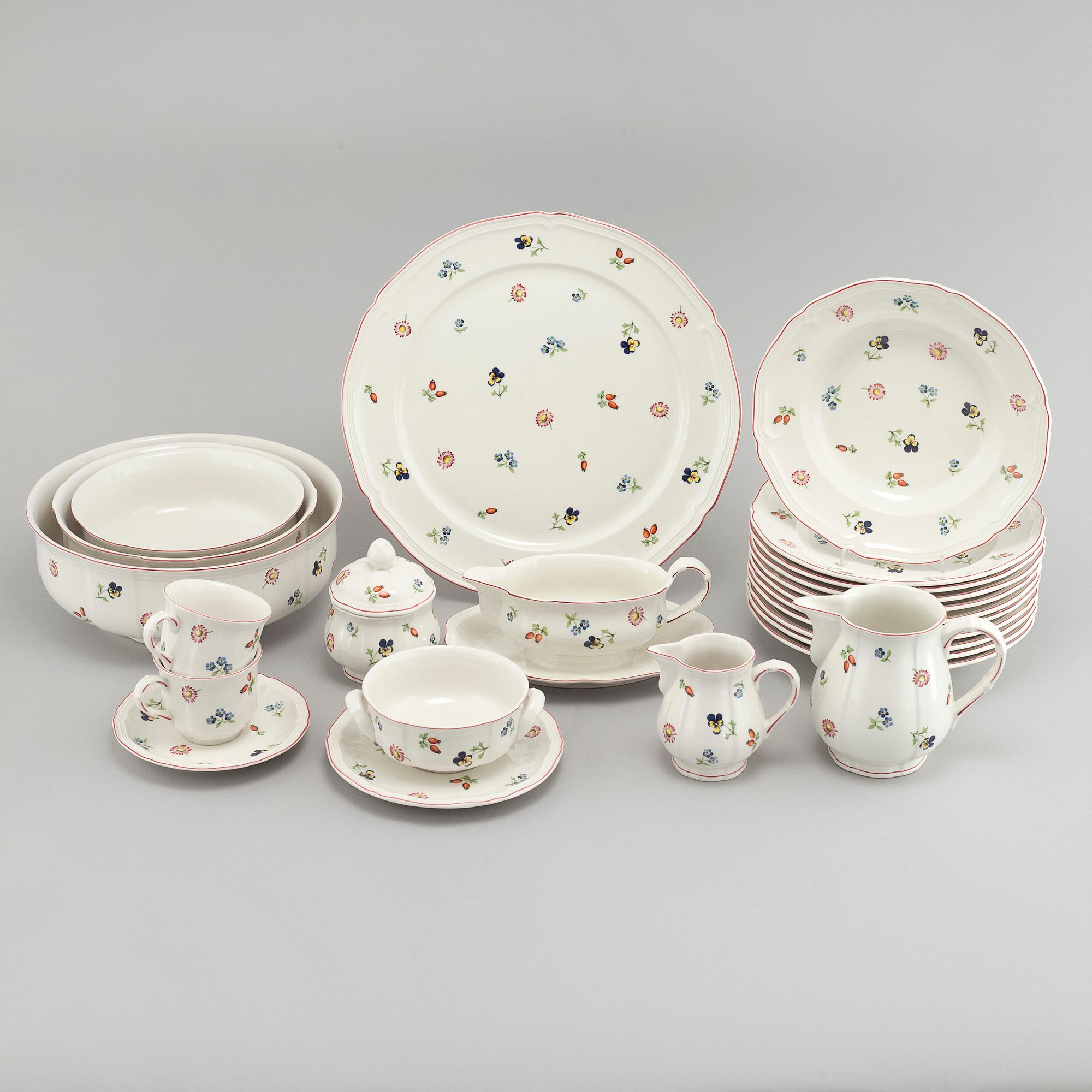 A Villeroy & Bosch 72 pcs dinner service "Petite Fleur".