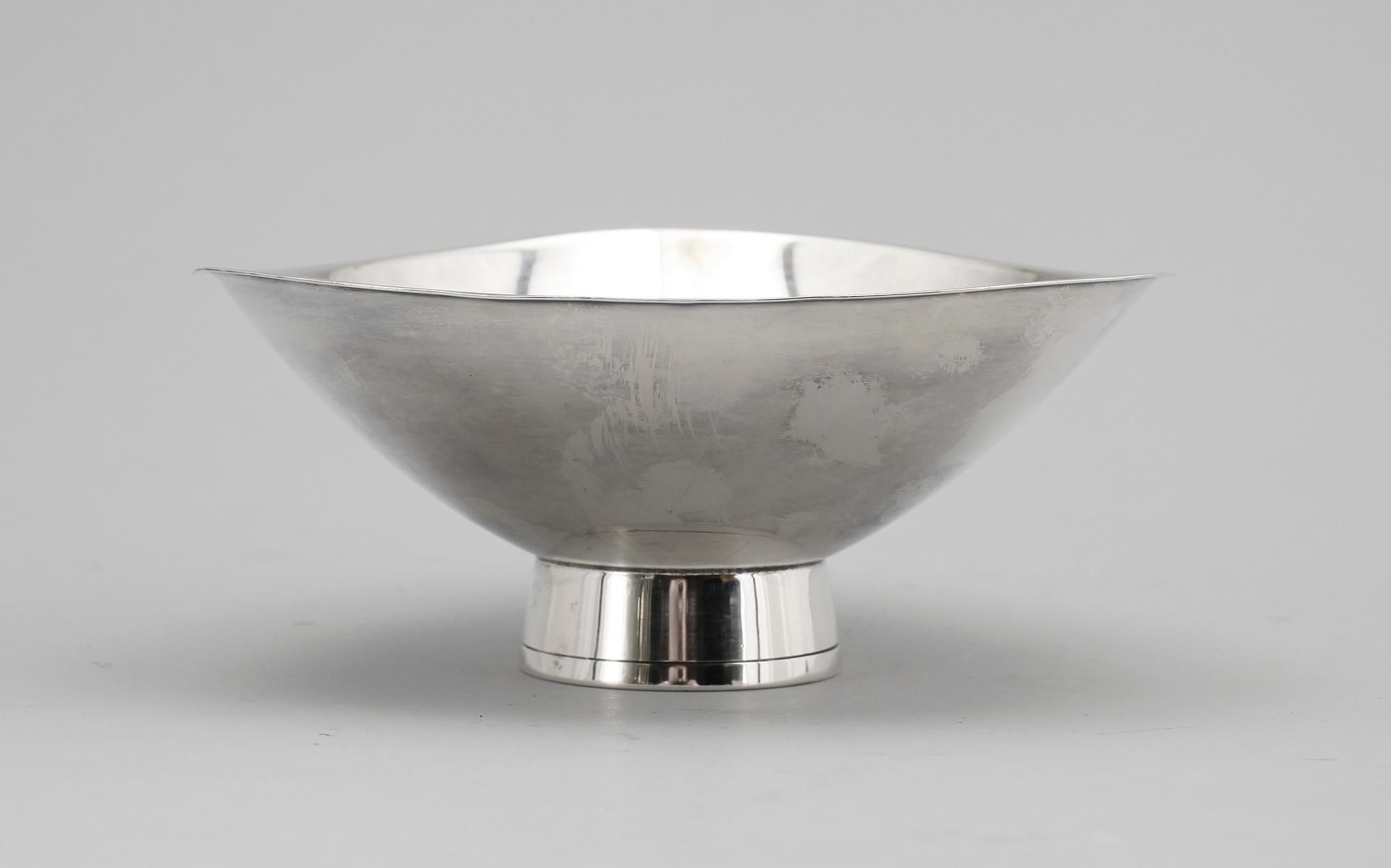 SKÅL, sterlingsilver, Gustaf Jansson, CG Hallberg, Stockholm 1957. Vikt 165 g.