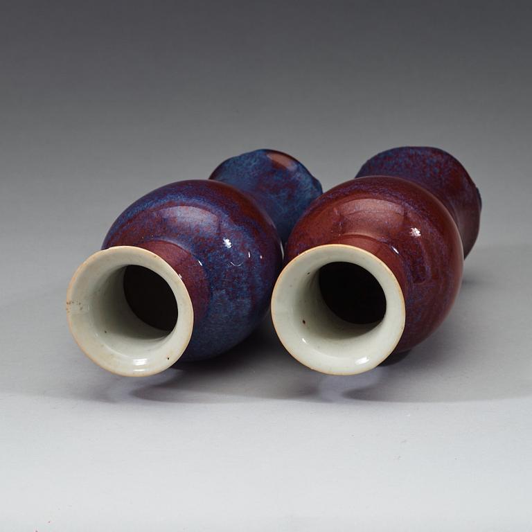 A pair of flambé glazed vases, late Qing dynasty (1644-1912).