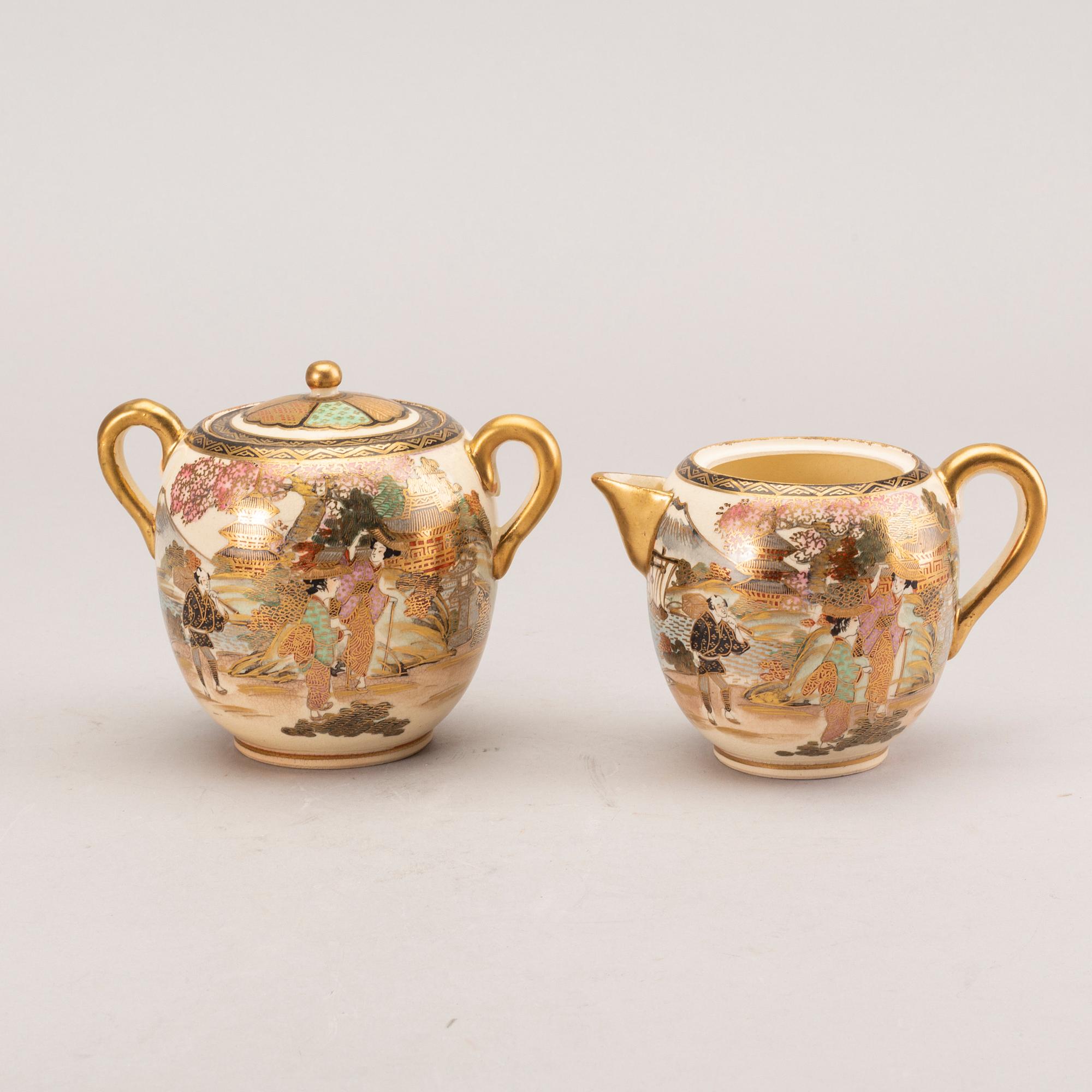 Teservis 15+1 dlr samt vas, satsumagods.  Japan omkring 1900.