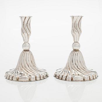 Kynttilänjalkapari, hopeaa, Turun Hopea, Turku 1971.