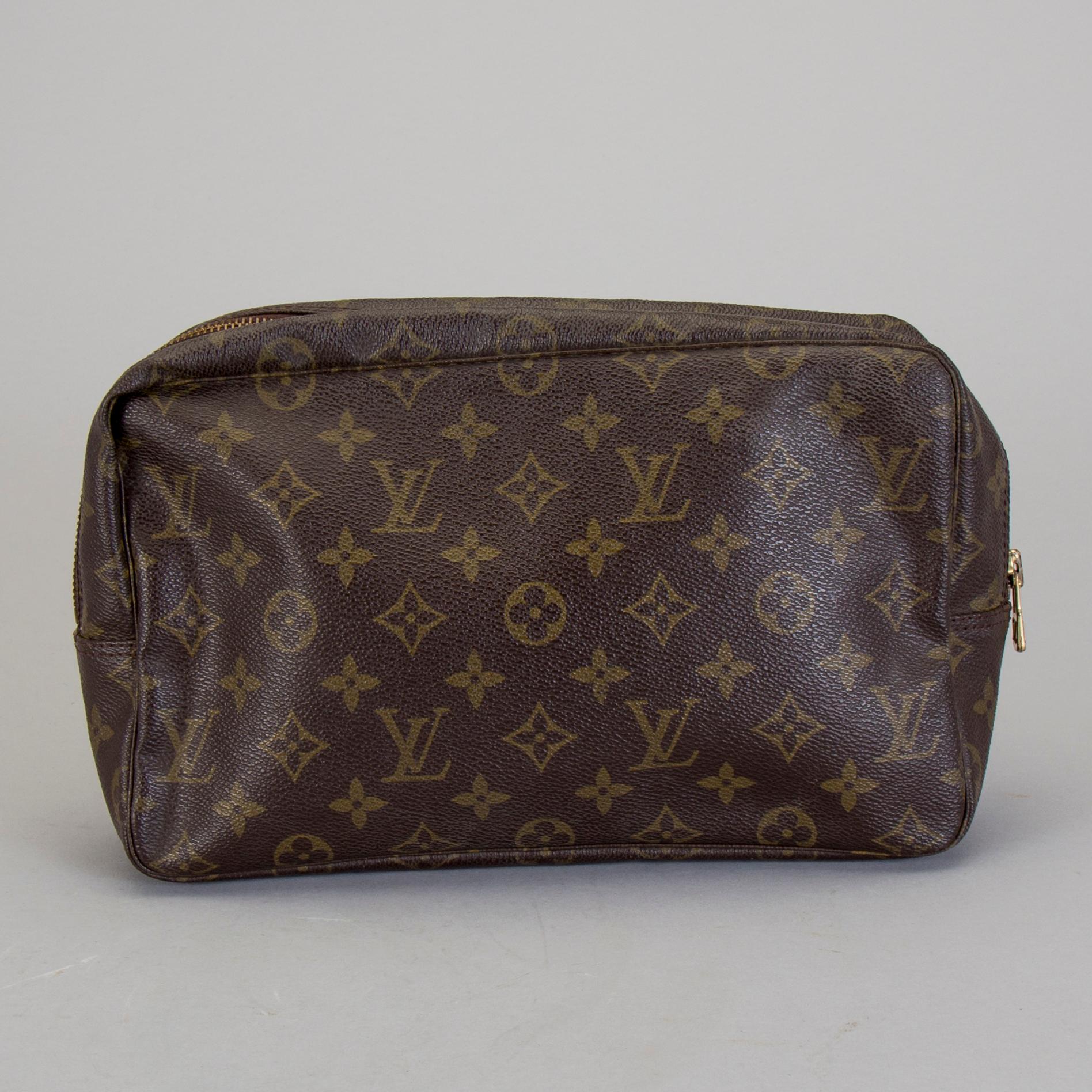 NECESSÄR, "Trousse Toilette 28 ", Louis Vuitton.