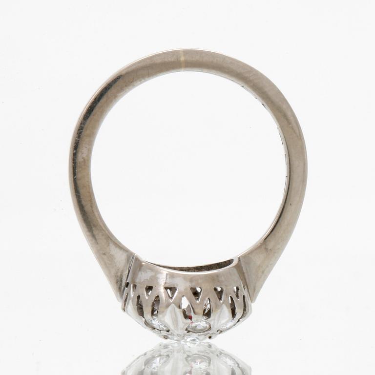Ring 18K whitegold brilliant-cut diamonds approx 0,50 ct in total.