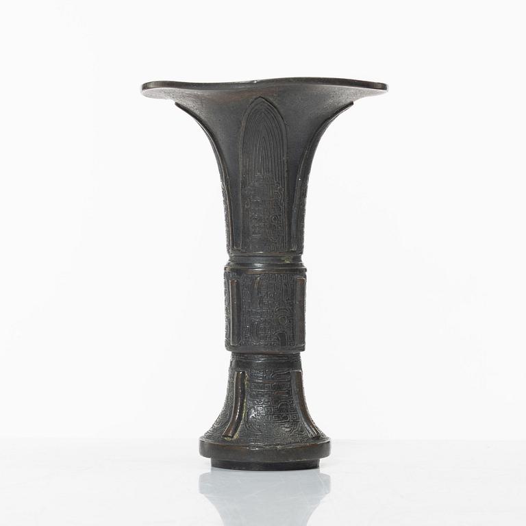 An archaistic bronze vase, Gu, Qing dynasty (1644-1912).