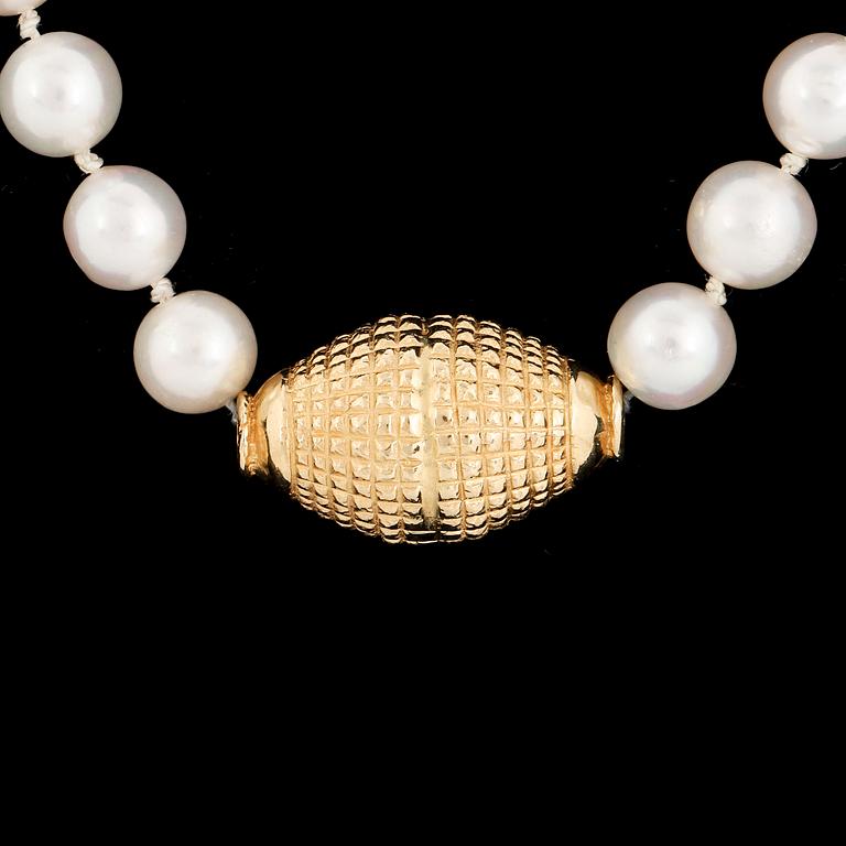 Cultured pearl necklace, replica viking clasp 18K gold.