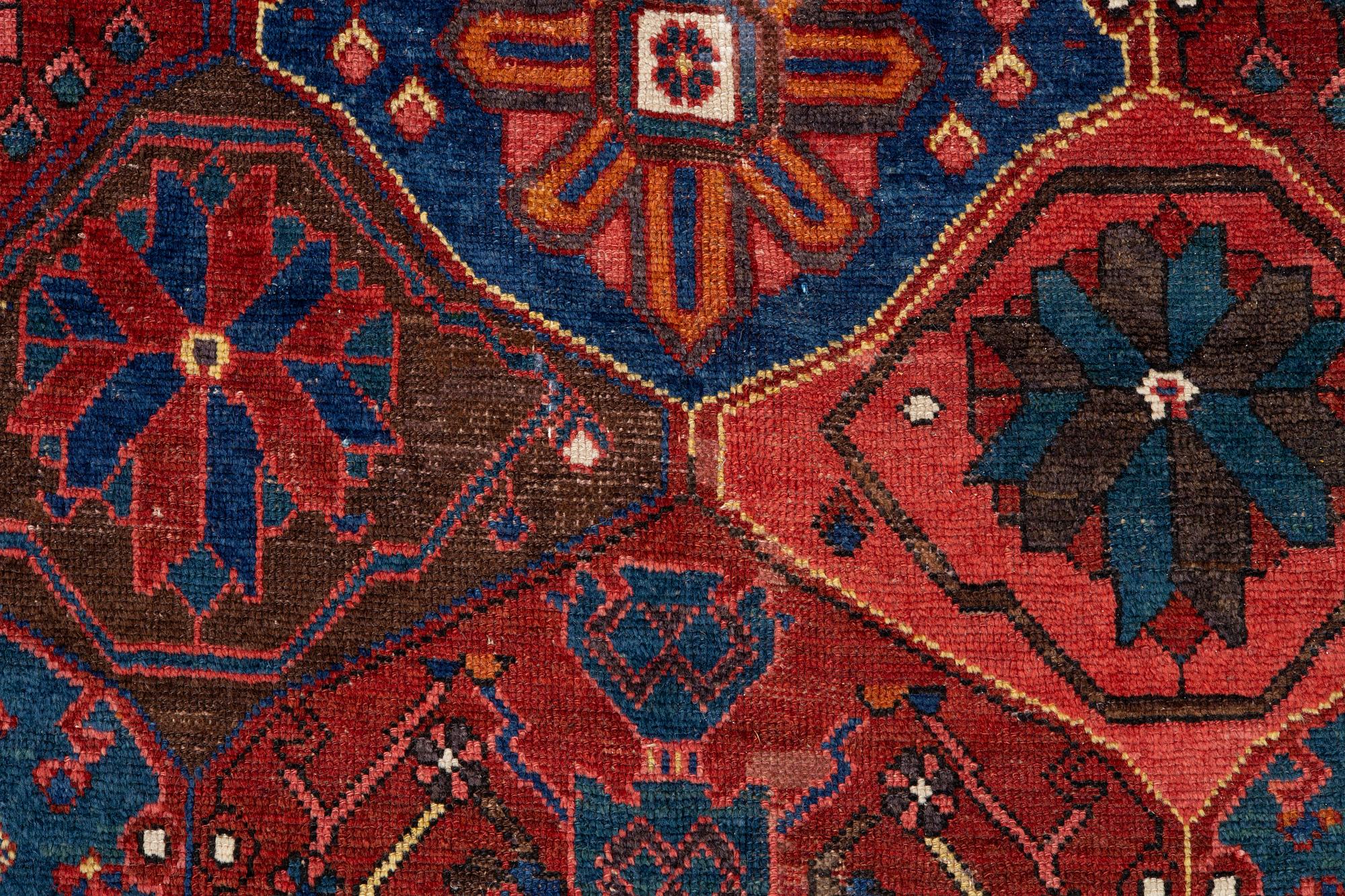 Rug, semi-antique, Chahar Mahal/Bakhtiari, approx. 290 x 204 cm.
