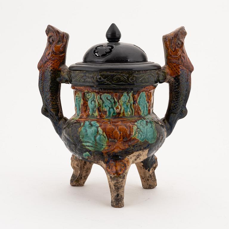 A tripod censer, Ming dynasty (1368-1644).