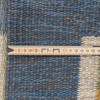 Erik Lundberg, a flat weave rug, Vävaregården, Eringsboda, approx. 249 x 169 cm.