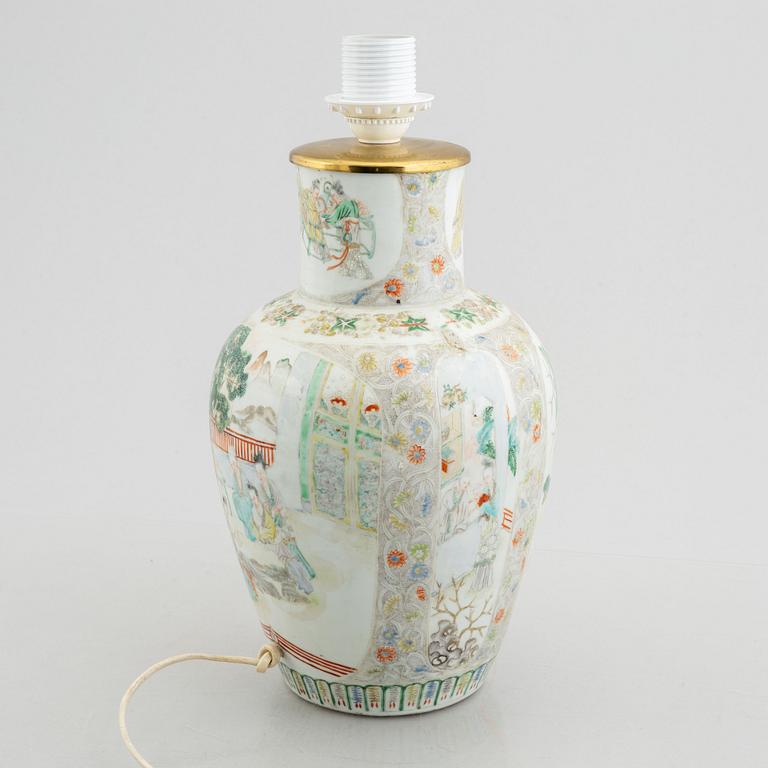 A porcelain vase/table lamp, China, Qing dynasty, 19th century.