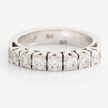 Half-eternity ring with brilliant-cut diamonds.