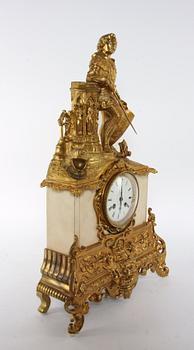 BORDSPENDYL, nygotik, 1800-talets andra hälft.