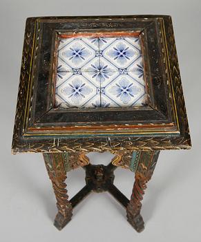 PIEDESTAL, trä, kakelklädd skiva, sekelskiftet 1900.