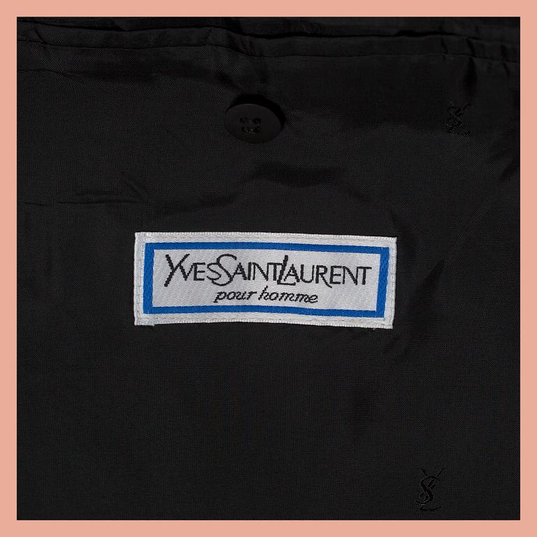 KAVAJ, Yves Saint Laurent, storlek 52.
