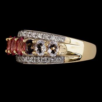 RING, 14 k guld, diamanter tot 0.26 ct och topaser.