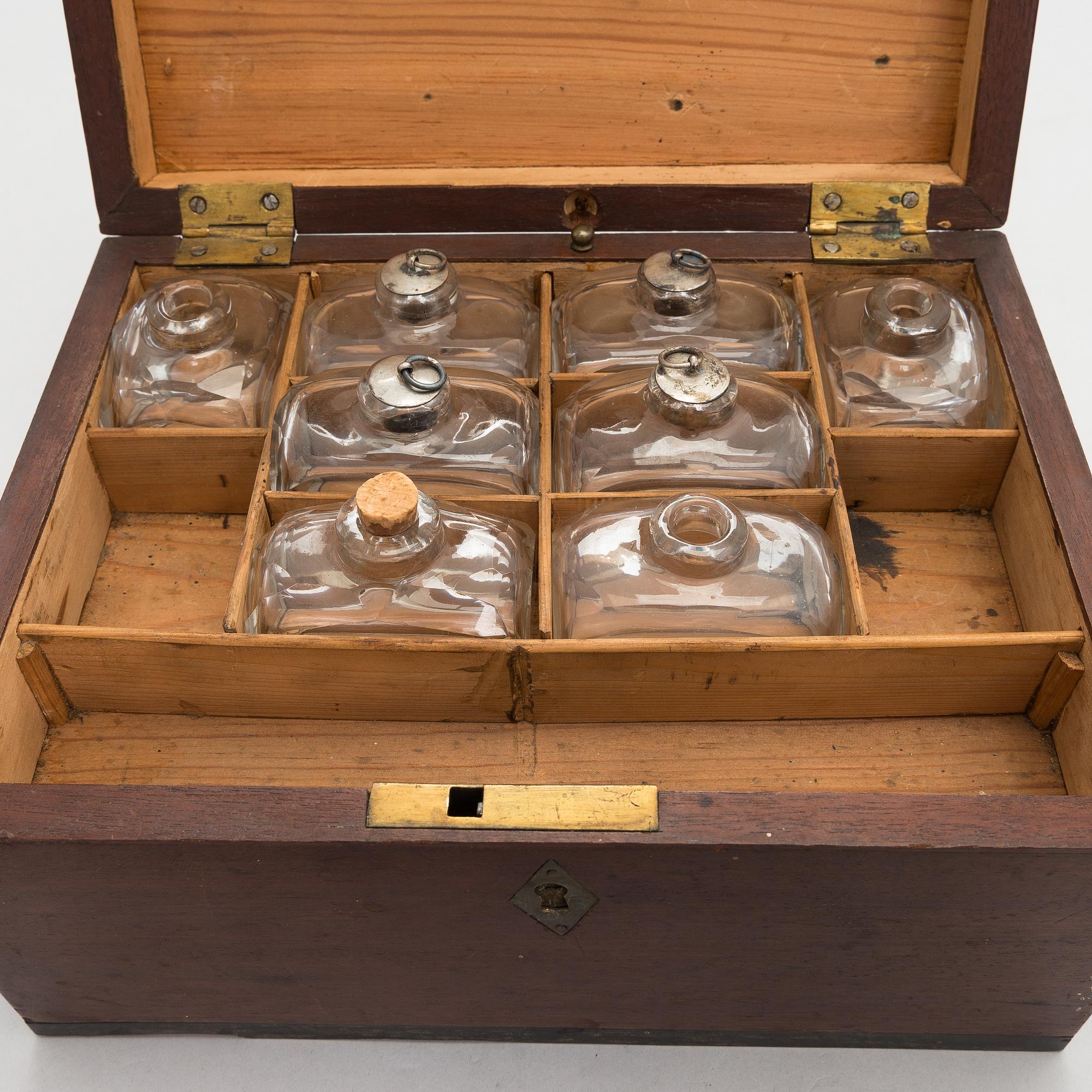 Läkemedelslåda, 1800-talets mitt.