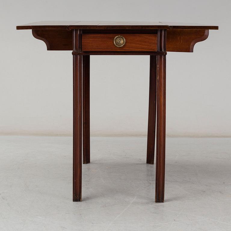 BORD med klaffar, sengustavianskt stockholmsarbete, omkring 1800.