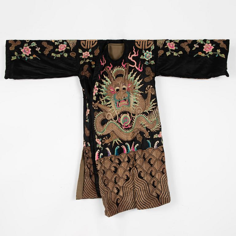 An emboidered Peking Opera (jingju 京剧) silk costume from the Republic period, 20th century.