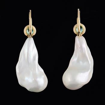 Cultured freshwater pearl earrings.