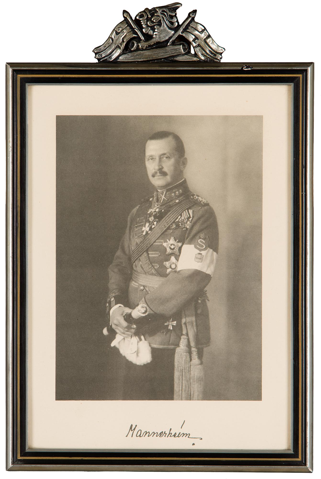 Mannerheim, painokuva kehystettynä.
