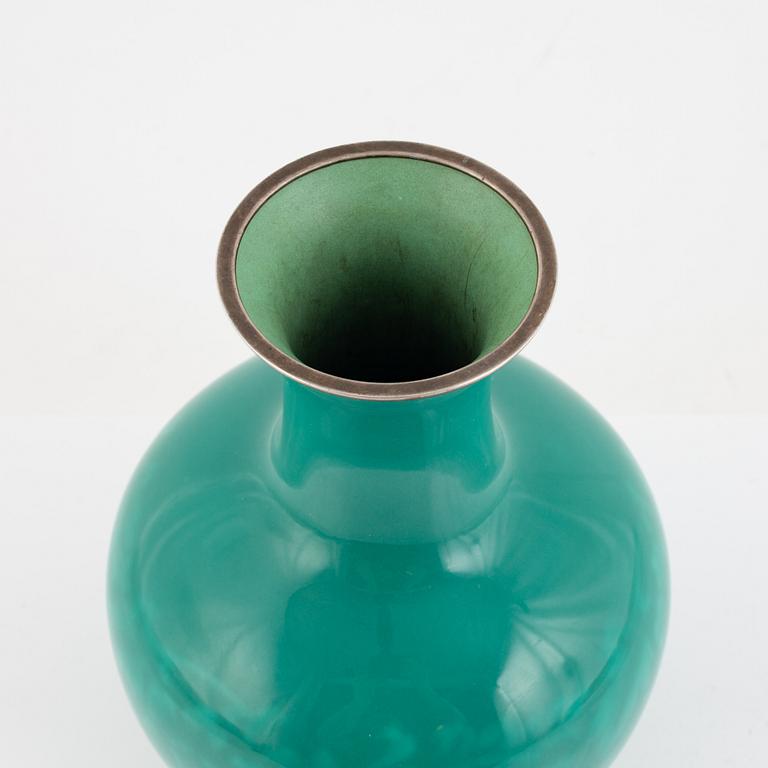 A turquoise Ando wireless cloisonné enamel vase, sealed with mark of the Ando Company, 20th century.