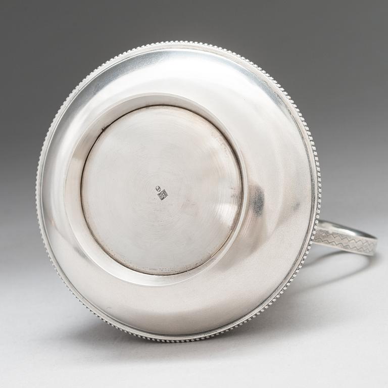 A Russian silver sugar bowl, maker's mark of Stefan Wäkevä, Saint Petersburg 1888.