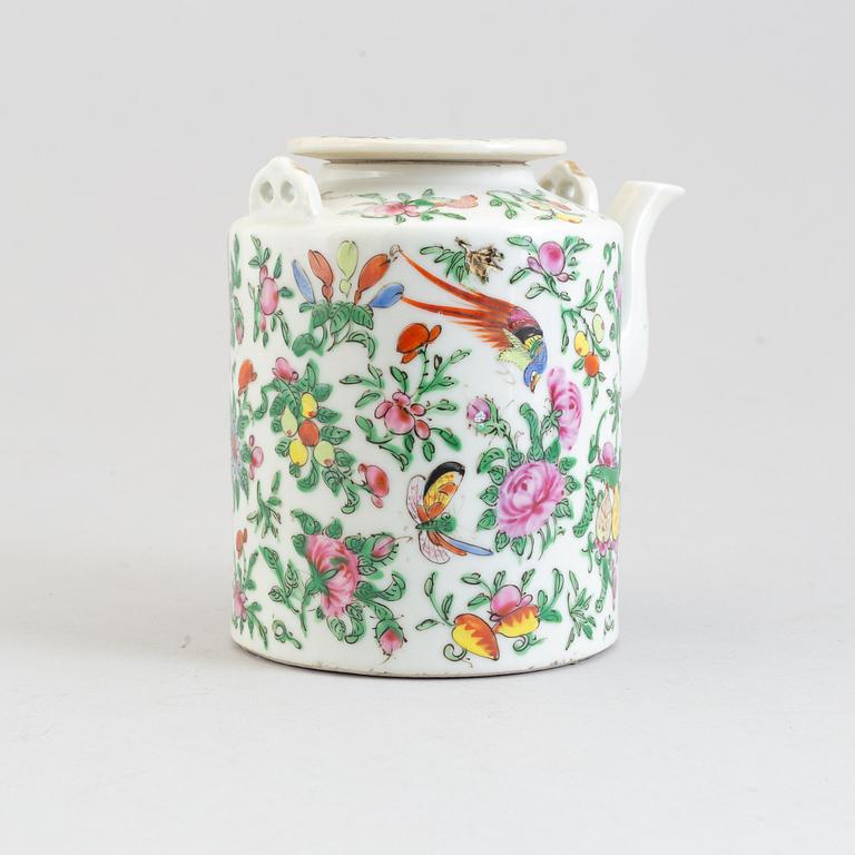 Two teapots with cover, Qing dynasty, late 19th century.