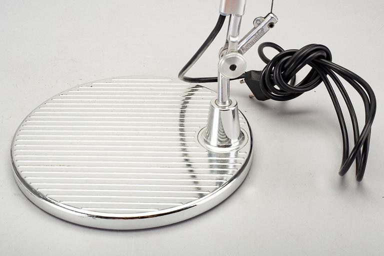 BORDSLAMPOR, ett par, "Tolomeo", Michele De Lucchi och Giancarlo Fassina, för Artemide, Italien.