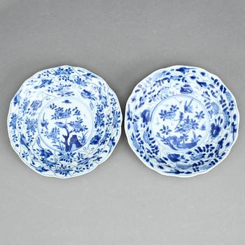 SKÅLFAT, ett par, porslin, Kina, Kangxi (1662-1722).