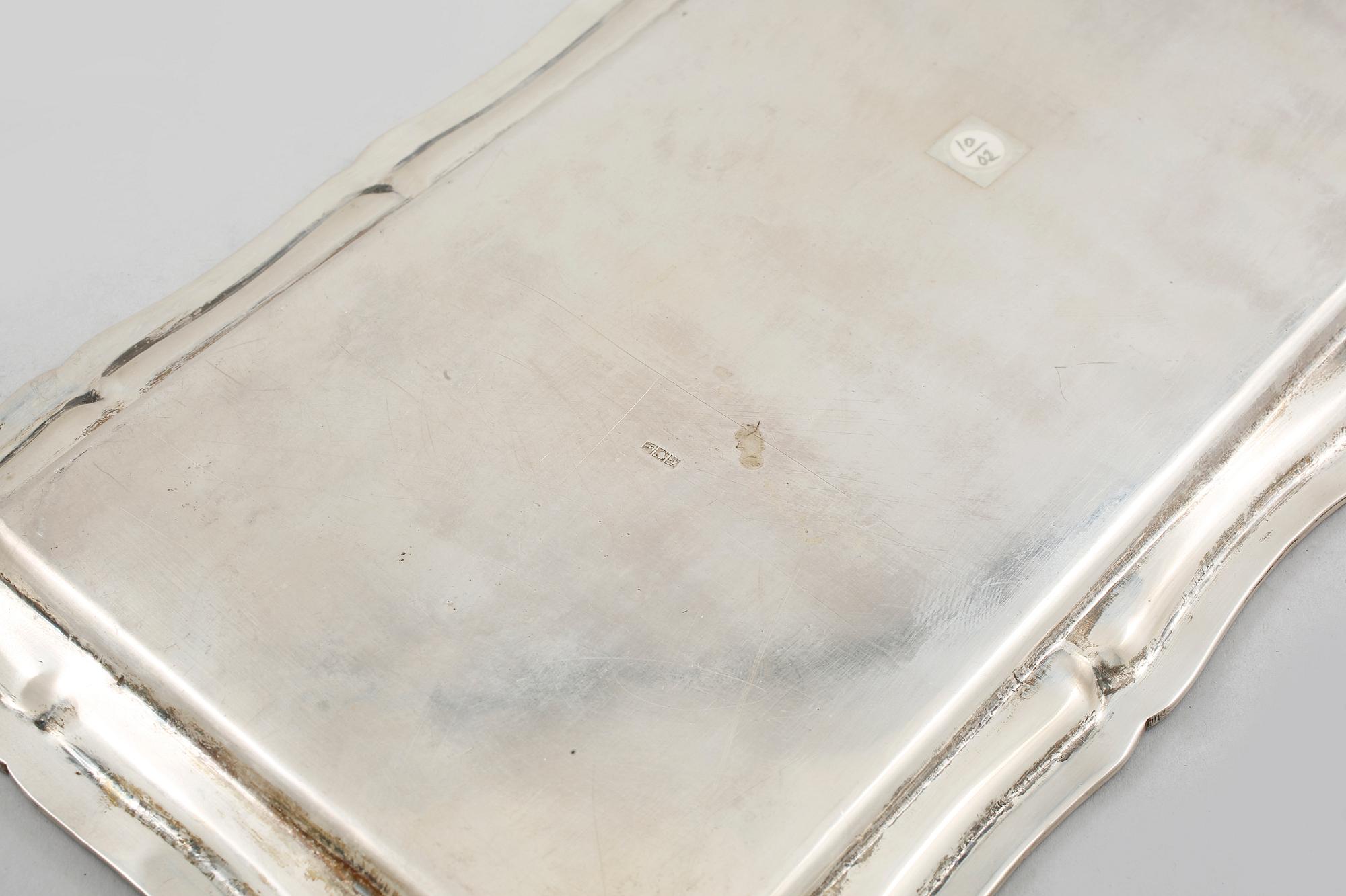 BRICKA, silver, 1900-tal. Vikt 414 g.