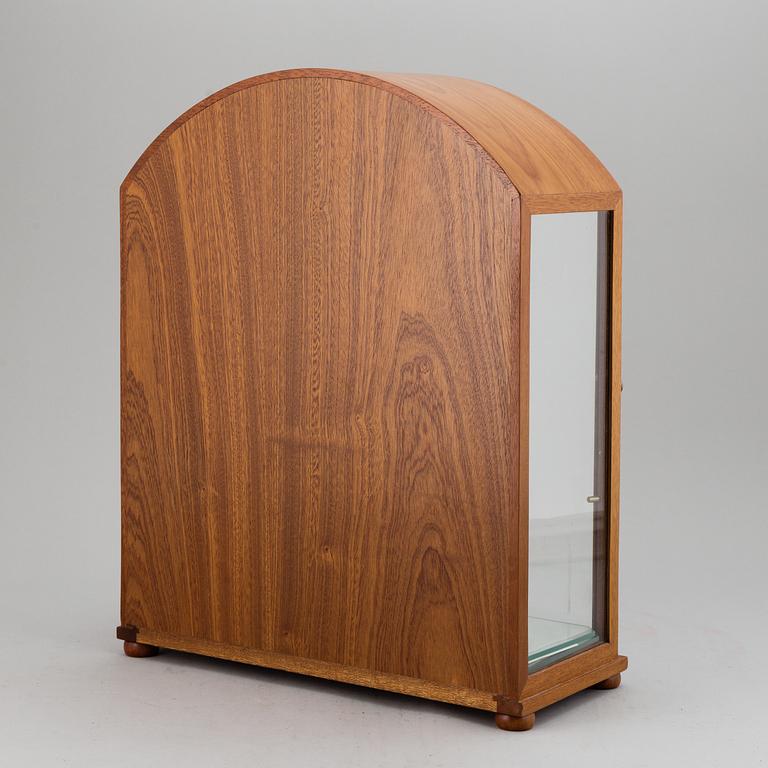 JOSEF FRANK, a mahogany table showcase cabinet, Svenskt Tenn, model 2070.