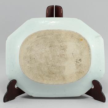 STEKFAT, porslin, Kina, 1700-tal.
