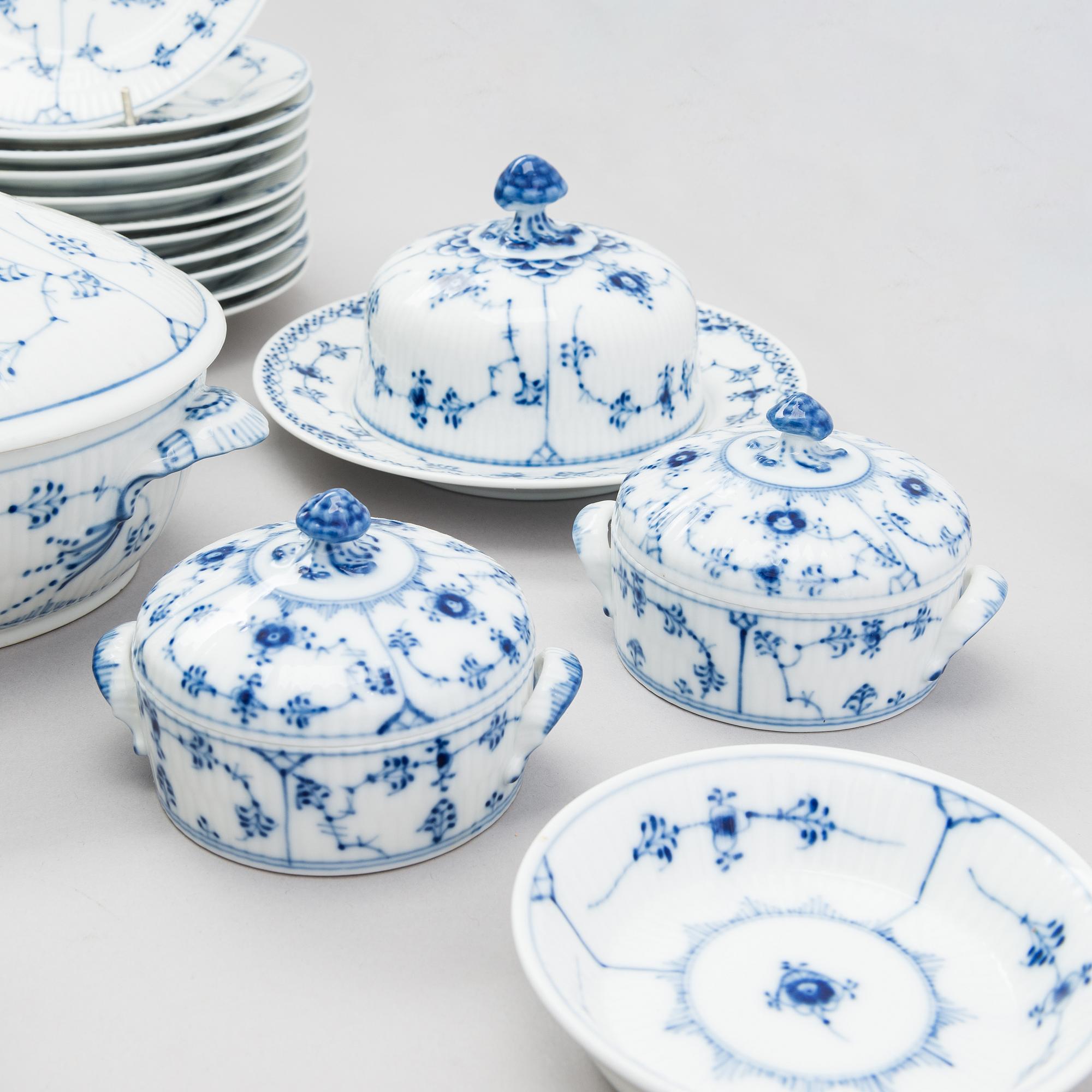 Ruoka-astiasto,  93 osaa, "Musselmalet", Royal Copenhagen, Tanska 1958-66.