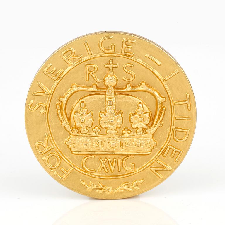 MINNESMEDALJ, 18 k guld, Carl XVI Gustaf, enligt cert. nr 299, formgiven av Peter Linde, 1973. Vikt ca 58 g.