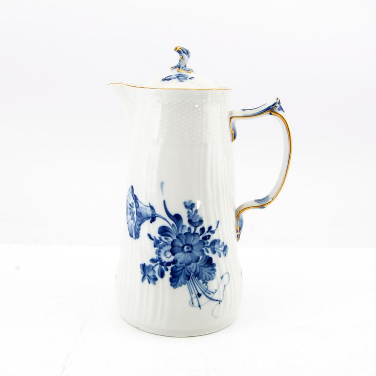 Servis 31 dlr "Blue Flower" Royal Copenhagen porcelain, second half of the 20th century.